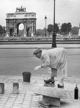 PARIS-049